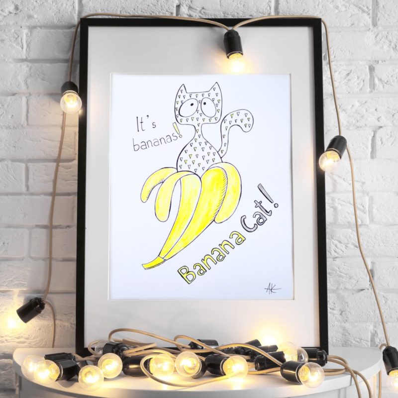 Banana Cat in yellow banana, triangles pattern, kot w bananie